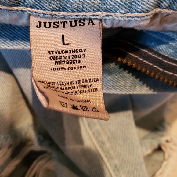 🎯SOLD🎯 High waisted ripped fringe jean shorts - Picture 6 of 6